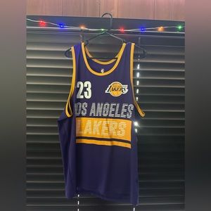 Men’s Large Lebron James Jersey!!